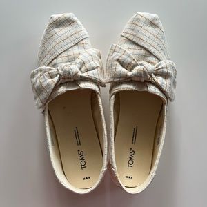 TOMS slip on shoe. Size 8.5. NWOT.